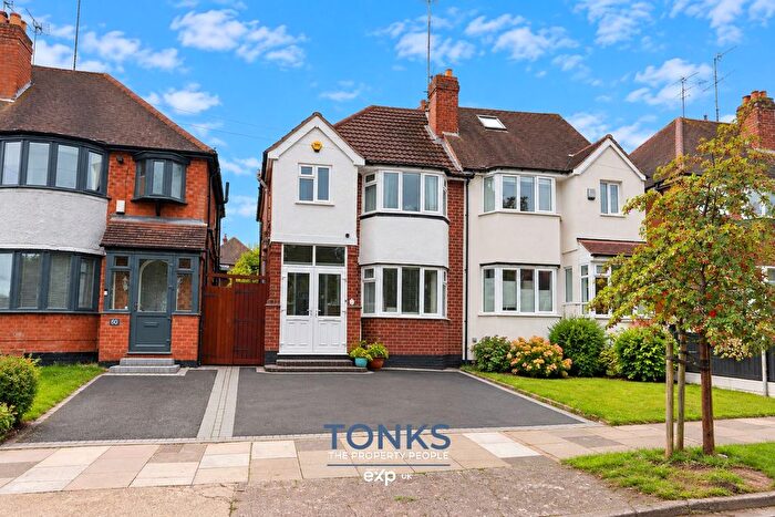 3 Bedroom Semi Detached House For Sale In Harts Green Road, Birmingham, B17