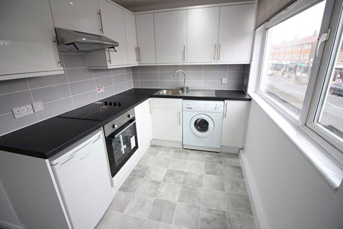 1 Bedroom Flat To Rent In High Road, Bushey Heath, Bushey, WD23