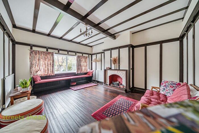 4 Bedroom Semi-Detached House To Rent In Sefton Road, Croydon, CR0