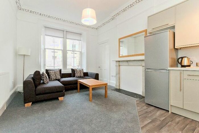 3 Bedroom Flat To Rent In Montague Street, Newington, Edinburgh, EH8