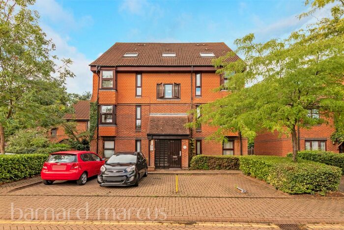 Studio To Rent In Turnpike Lane, Sutton, SM1