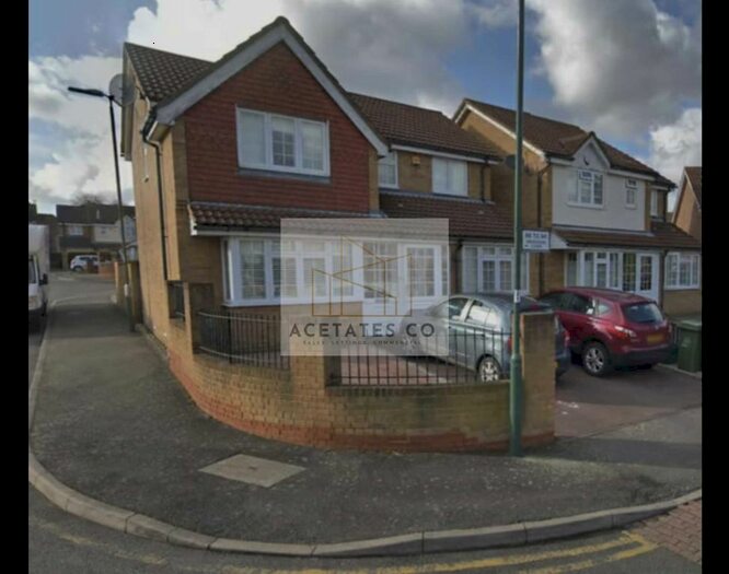 4 Bedroom Detached House To Rent In Groveside Close, Carshalton, Surrey, SM5