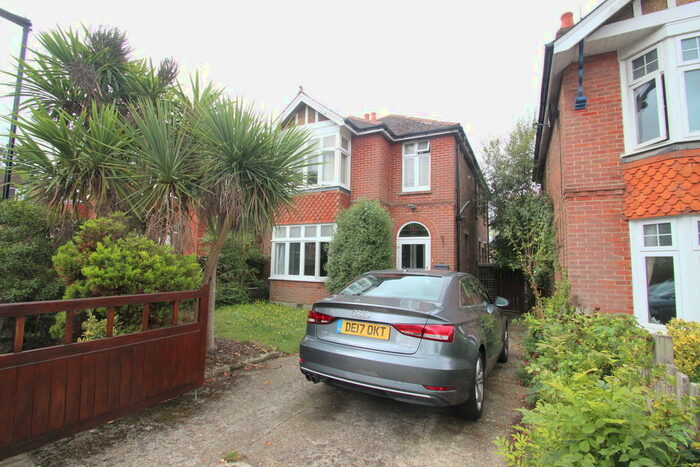 3 Bedroom Detached House To Rent In West Hill Road, Ryde, PO33