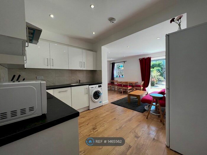 3 Bedroom Flat To Rent In Liverpool Road, London, N1