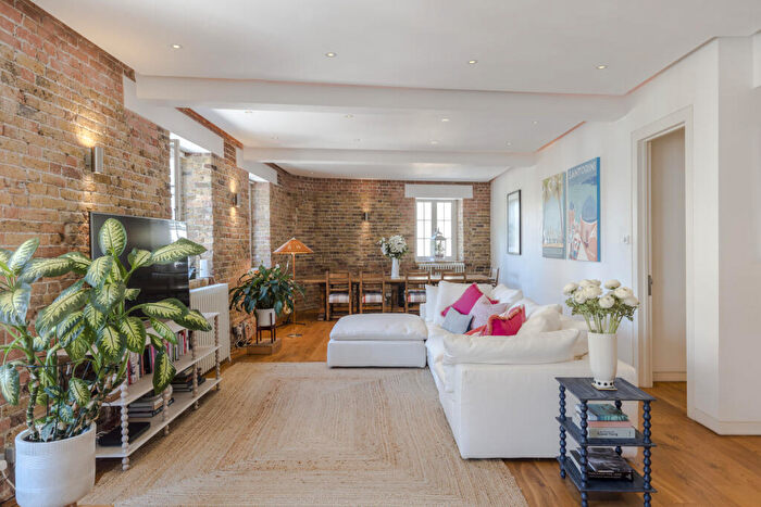 3 Bedroom Apartment To Rent In Gullivers Wharf, Wapping, E1W