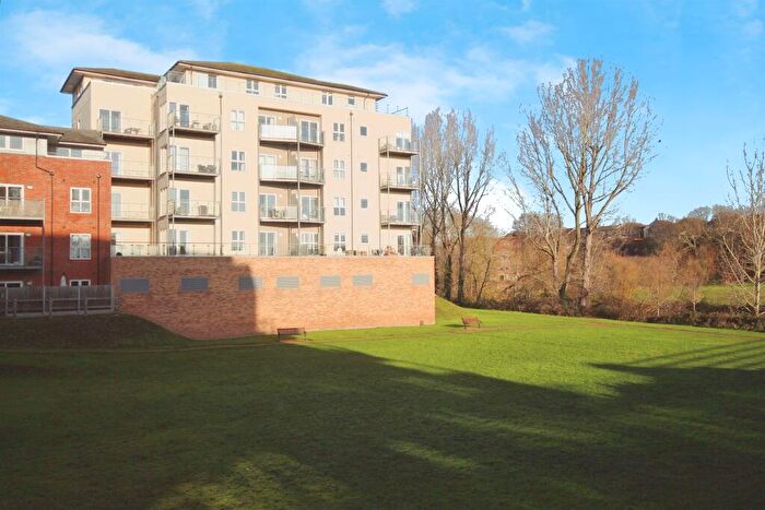 1 Bedroom Penthouse For Sale In Kingfisher Close, Warwick, CV34