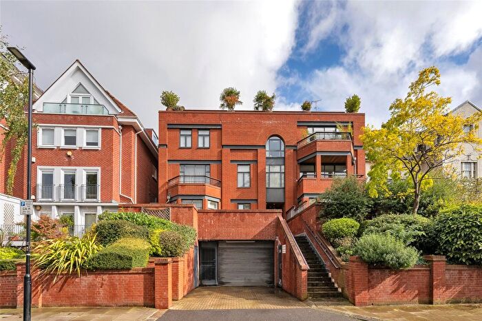 3 Bedroom Flat To Rent In Lindfield Gardens, London, NW3