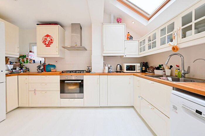 2 Bedroom Maisonette To Rent In Adelaide Grove, Shepherd's Bush, London, W12