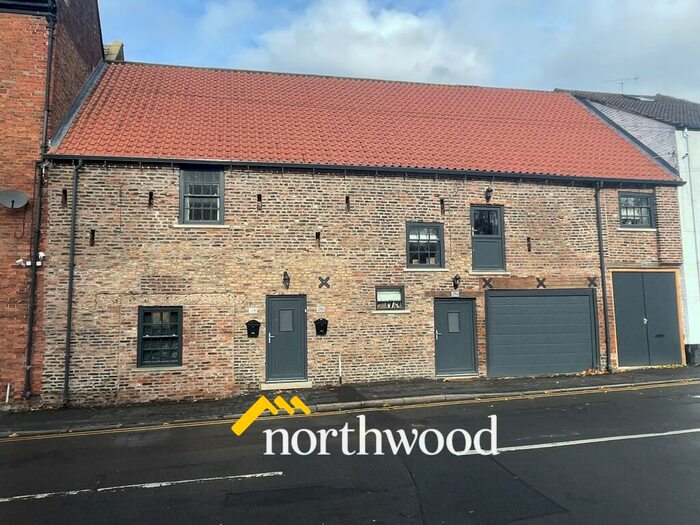 Studio To Rent In B Bridge Street, Thorne, Doncaster, DN8