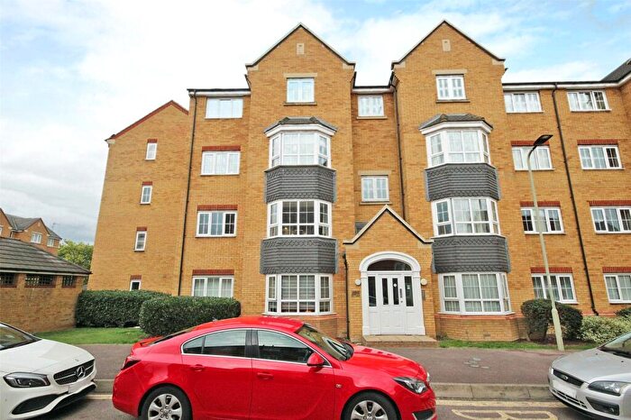 2 Bedroom Apartment For Sale In Henley Road, Bedford, Bedfordshire, MK40