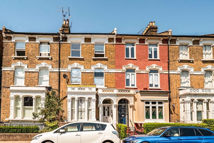 3 Bedroom Flat For Sale In Digby Crescent, Highbury, London, N4