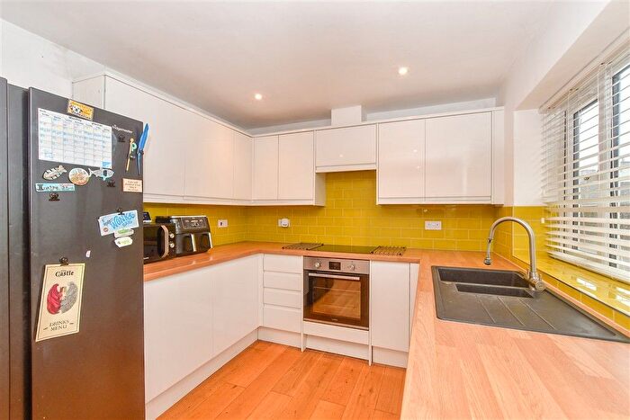 4 Bedroom End Of Terrace House For Sale In Smiths Close, Brenzett, Romney Marsh, Kent, TN29