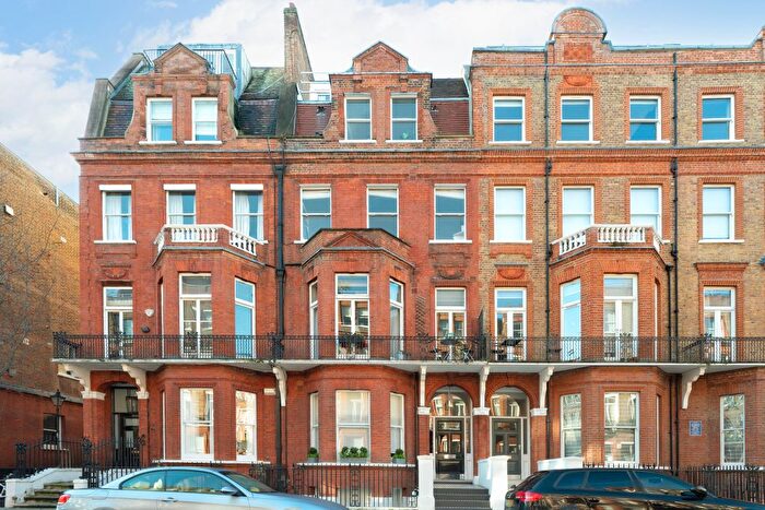 1 Bedroom Flat For Sale In Rosary Gardens, South Kensington, London, SW7