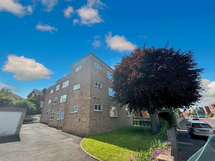 1 Bedroom Flat For Sale In Lewes Road, Eastbourne, BN21