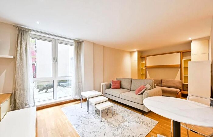 Studio To Rent In Hosier Lane, Holborn, Farringdon, London, EC1A