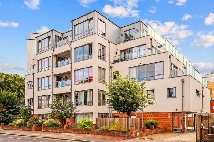 2 Bedroom Flat To Rent In Coombe Lane, London, SW20