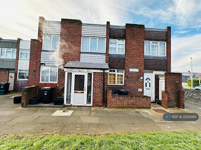 4 Bedroom Terraced House To Rent In Stanway Close, Chigwell, IG7