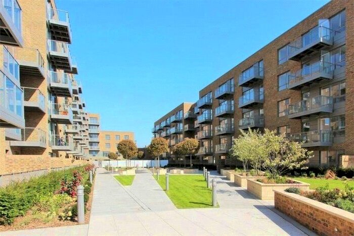 2 Bedroom Flat To Rent In Lang Court, High Street, London, N8