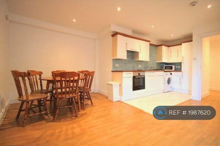 2 Bedroom Flat To Rent In Hackney Rd, London, E2