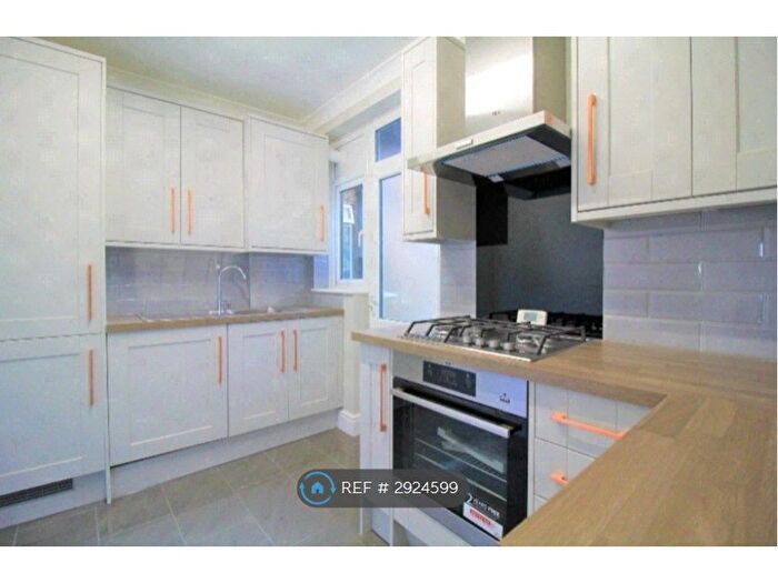 2 Bedroom Flat To Rent In Harrow View, Harrow, HA2