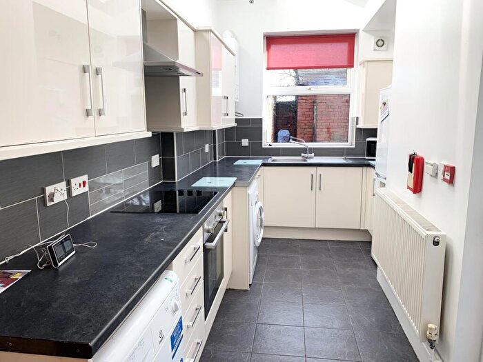 5 Bedroom House To Rent In Vincent Road, Sheffield, S7