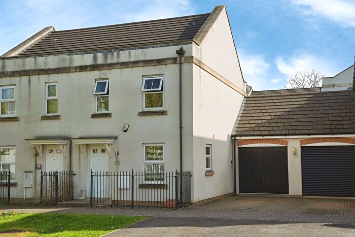 3 Bedroom Semi Detached House For Sale In Oak Leaze, Patchway, Bristol, BS34