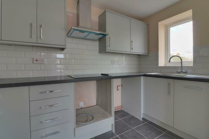 2 Bedroom Flat To Rent In Elm Grove, Hayling Island, PO11