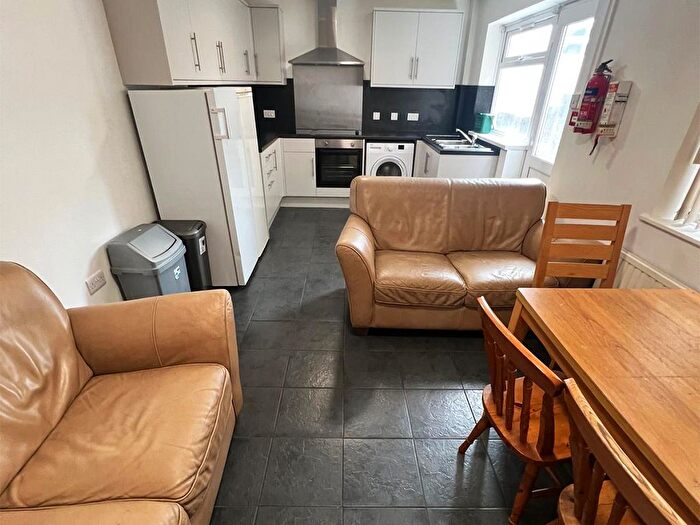 5 Bedroom End Of Terrace House To Rent In King Edward's Road, Swansea, SA1