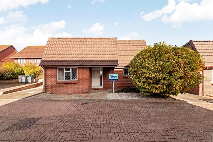 2 Bedroom Bungalow For Sale In Mallow Close, Croydon, CR0