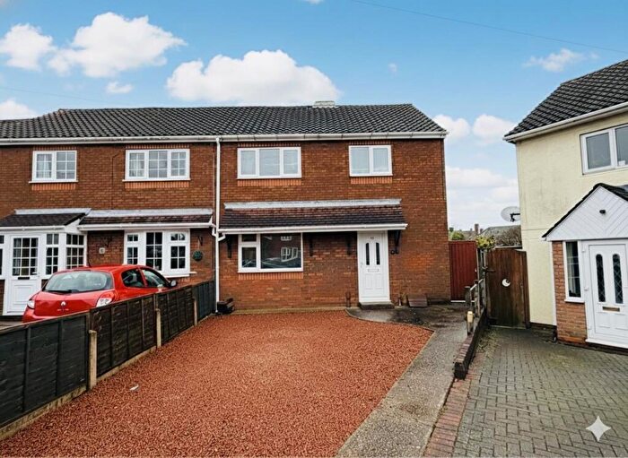 3 Bedroom Semi-Detached House For Sale In Dukes Road, Dordon, B78