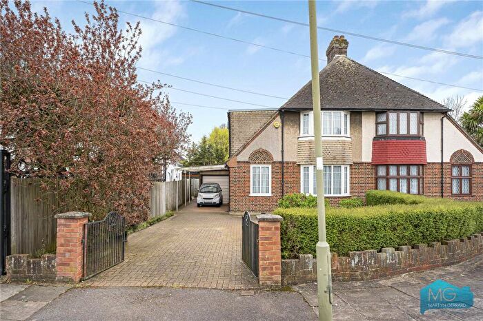 2 Bedroom Semi Detached House For Sale In Croft Close, Mill Hill, London, NW7