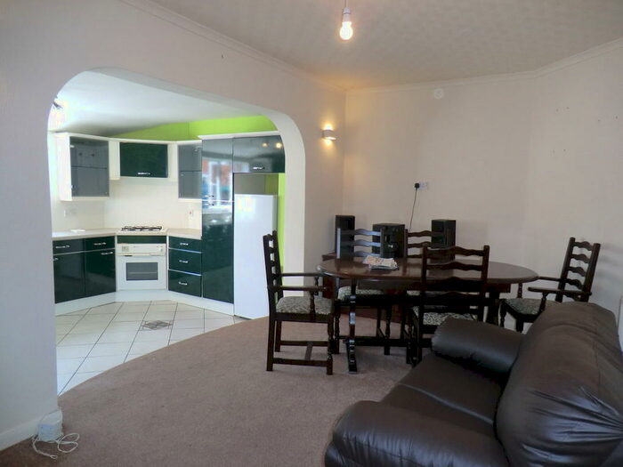 4 Bedroom Semi-Detached House To Rent In Attention Warwick Students-Book Now, CV4