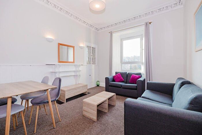 3 Bedroom Flat To Rent In L Montgomery Street, Edinburgh, EH7