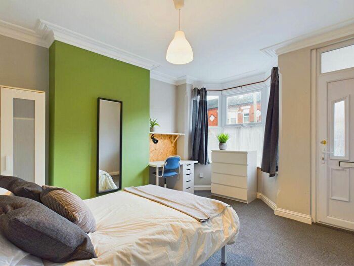 4 Bedroom House Of Multiple Occupation To Rent In Burleigh Road, Loughborough - All Inclusive, LE11