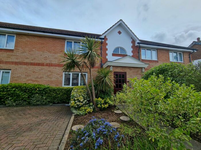 1 Bedroom Flat To Rent In Woburn Court, Woburn Avenue, Hornchurch, RM12