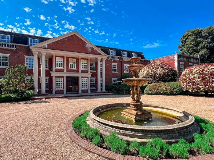 2 Bedroom Apartment For Sale In Molesey Park Road, East Molesey, KT8