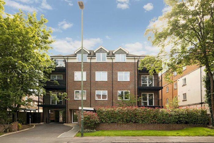 2 Bedroom Flat To Rent In Woodcote Road, Wallington, SM6