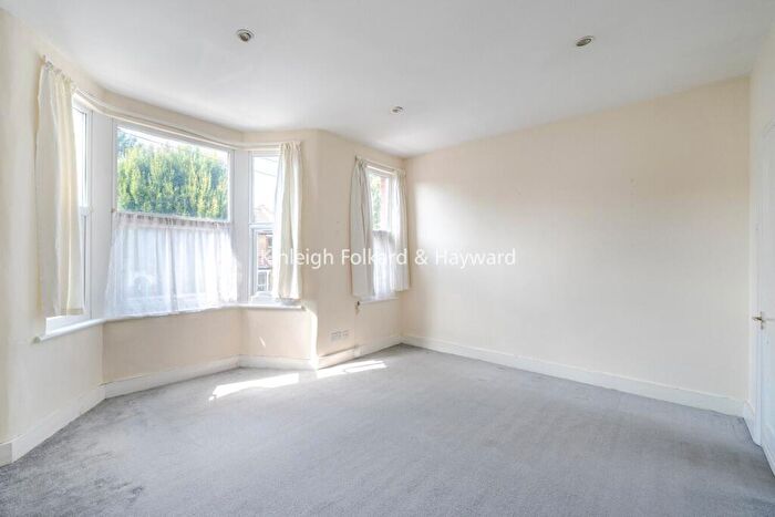 1 Bedroom Terraced House To Rent In New Trinity Road, London, N2