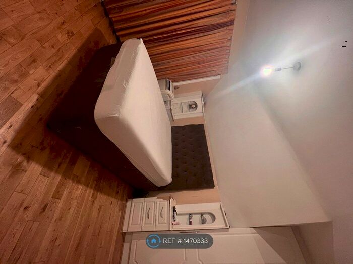 4 Bedroom Semi-Detached House To Rent In Vicarage Farm Road, Middlesex, TW5