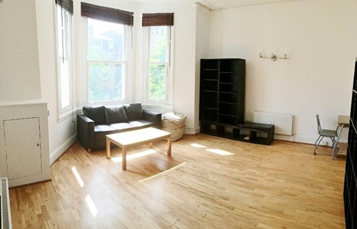 1 Bedroom Flat To Rent In Redcliffe Gardens, London, SW10