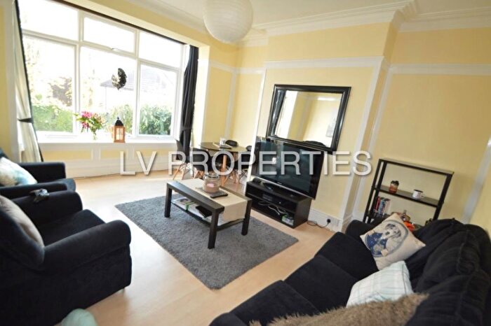 4 Bedroom Detached House To Rent In Ash Road, Headingley, Leeds, West Yorkshire, LS6