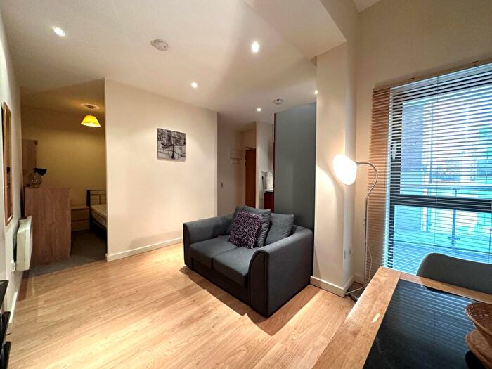 Flat To Rent In York Place, Leeds, West Yorkshire, LS1