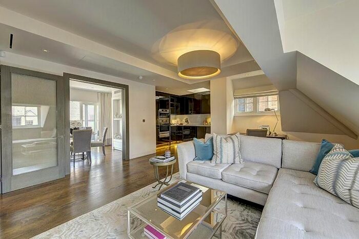 2 Bedroom Flat To Rent In Duke Street, London, W1K