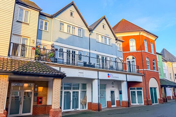 2 Bedroom Flat For Sale In Roche Close, Rochford, SS4