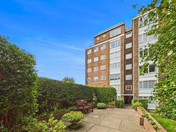 2 Bedroom Flat For Sale In Hangleton Road, Hove, BN3
