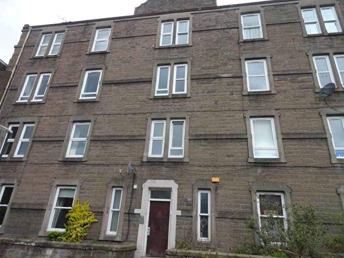 3 Bedroom Flat To Rent In Step Row, Dundee, DD2