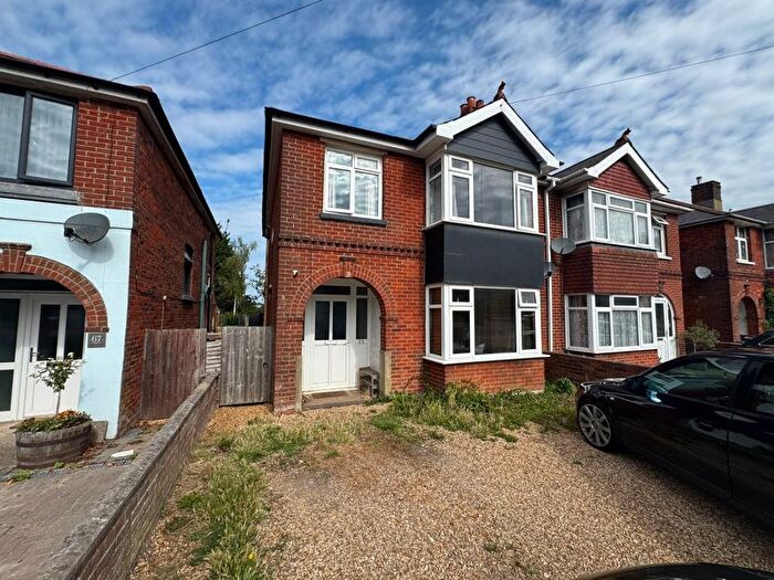 3 Bedroom Semi-Detached House To Rent In Fairlee Road, Newport, PO30