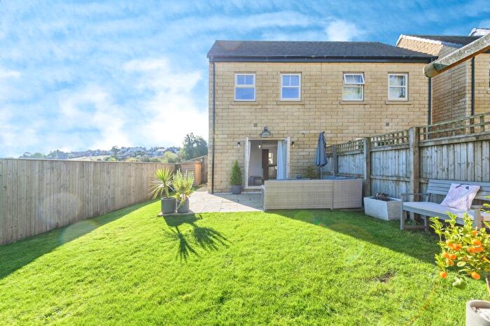 2 Bedroom Semi-Detached House For Sale In Pearson Street, Moorside, Cleckheaton, West Yorkshire, BD19