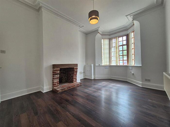 2 Bedroom End Of Terrace House To Rent In Cheetham Hill Road, Dukinfield, SK16