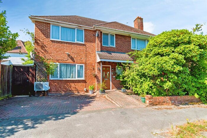 5 Bedroom Semi-Detached House For Sale In Blighmont Crescent, Southampton, SO15